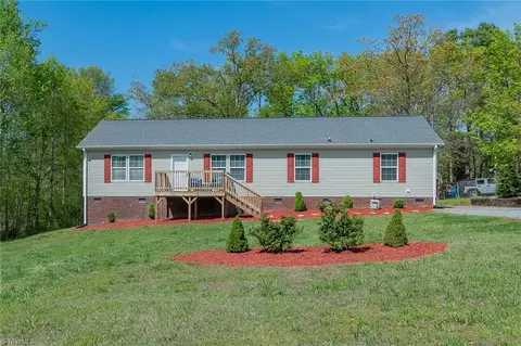 396 Regina Dr, Thomasville, NC 27360