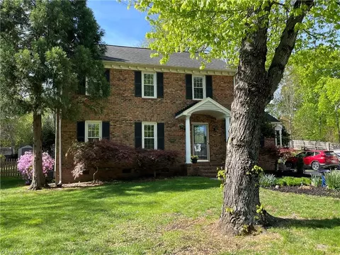 802 Gretchen Ln, Greensboro, NC 27410