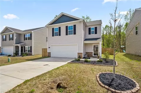 166 Carriage Cove Cir, Mocksville, NC 27028