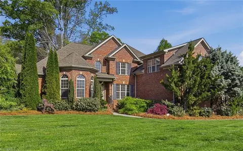 3304 Willow Wind Dr, Pfafftown, NC 27040