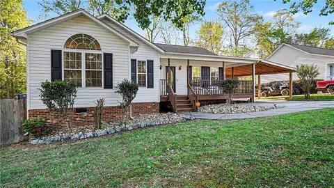 97 Red Bud Ln, Thomasville, NC 27360
