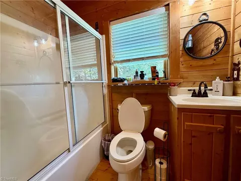 Bath - 217 Fairview Dr, Traphill, NC 28685 photo 3 of 4
