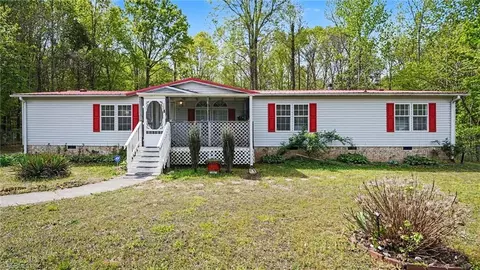 365 Brushy Dr, Lexington, NC 27295