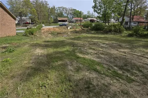 209 Hinkle St, Thomasville, NC 27360