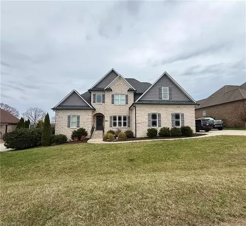 7802 Front Nine Dr, Stokesdale, NC 27357