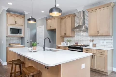 2200 Delaine Pt, High Point, NC 27265