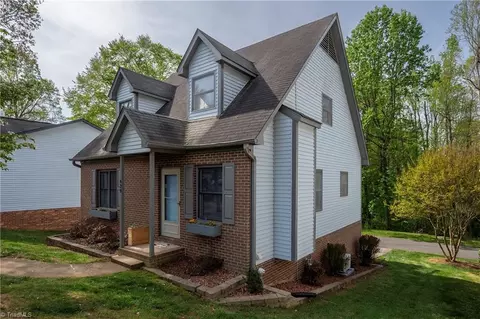 620 Lantern Ridge Dr, Winston Salem, NC 27104