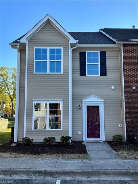 1633 Olivers Crossing Cir, Winston Salem, NC 27127