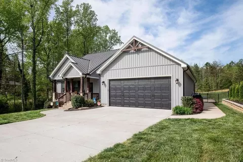 Exterior - 4882 Colonial Cir, Trinity, NC 27370 photo 7 of 7