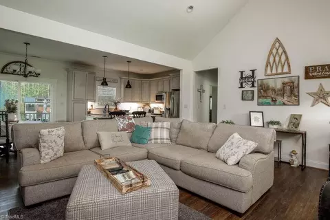 Entry Way - 4882 Colonial Cir, Trinity, NC 27370 photo 1 of 2