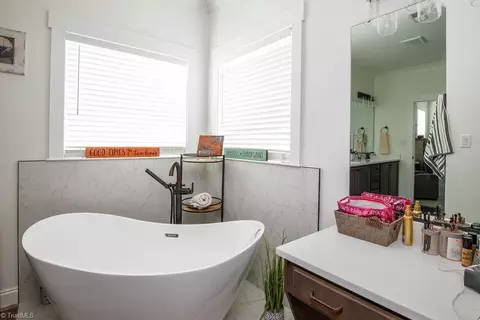 Bath - 4882 Colonial Cir, Trinity, NC 27370 photo 3 of 4
