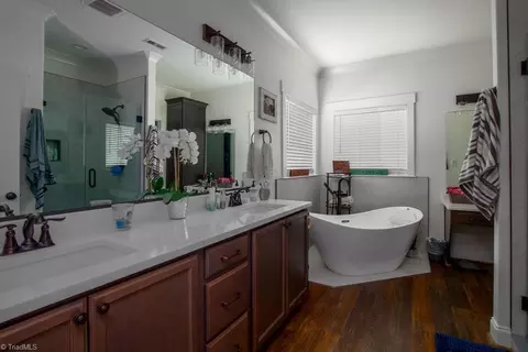 Bath - 4882 Colonial Cir, Trinity, NC 27370 photo 1 of 4