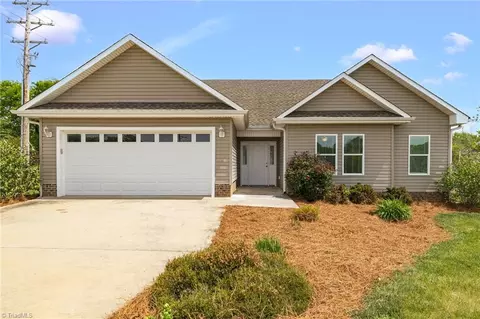 126 Applegate Ct, Mocksville, NC 27028