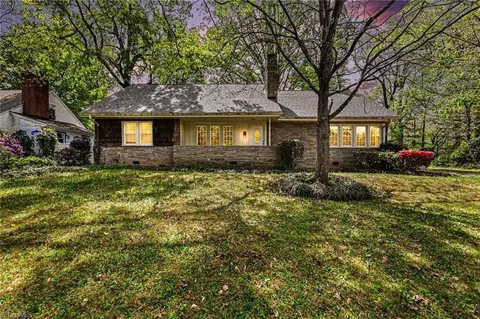 711 Quaker Ln, High Point, NC 27262