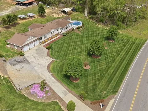 7352 Nc Highway 18, Boomer, NC 28606
