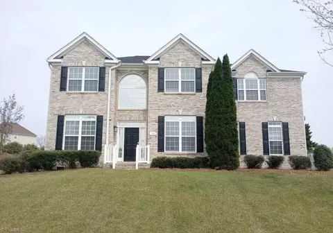 108 Honey Locust Dr N, Thomasville, NC 27360