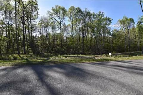 107 Fox Trace Ct, Thomasville, NC 27360