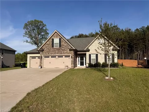204 Shadow Trl, Clemmons, NC 27012