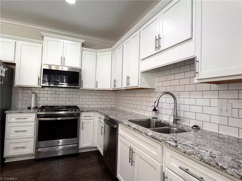 Kitchen - 204 Shadow Trl, Clemmons, NC 27012 photo 6 of 8