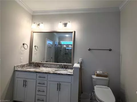Bath - 204 Shadow Trl, Clemmons, NC 27012 photo 5 of 6