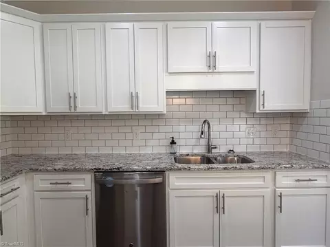 Kitchen - 204 Shadow Trl, Clemmons, NC 27012 photo 5 of 8
