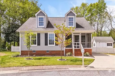 5 Yeardleys Ct, Greensboro, NC 27455