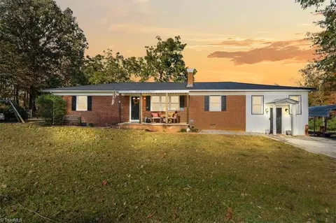 612 Reeder Rd, Seagrove, NC 27341