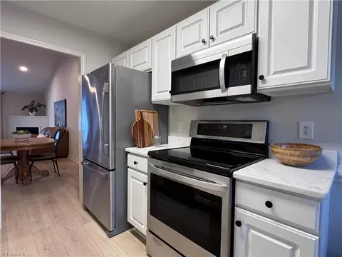 Kitchen - 6830 Wellsley Ct, Clemmons, NC 27012 photo 5 of 6