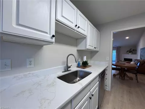 Kitchen - 6830 Wellsley Ct, Clemmons, NC 27012 photo 3 of 6