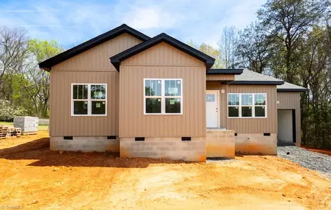 722 Cypress Hill Dr, Eden, NC 27288
