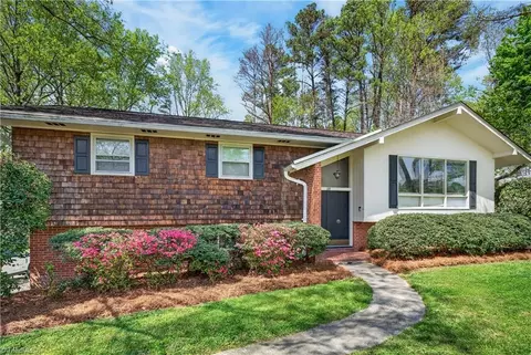 128 Burnley Ln, Mount Airy, NC 27030