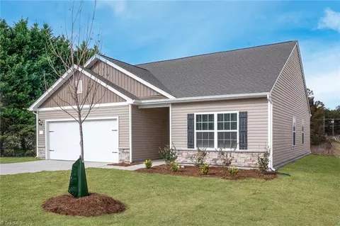 228 Macintosh Dr, King, NC 27021