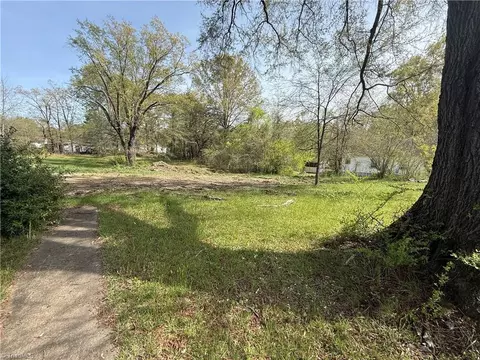 616 Friendly Rd, Eden, NC 27288