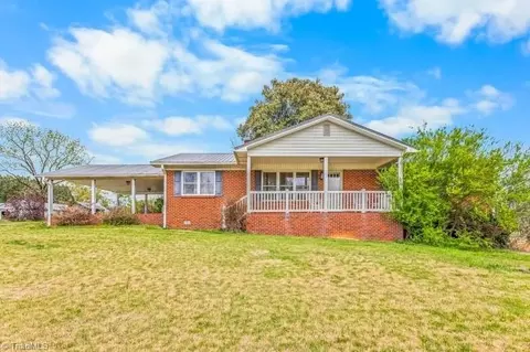 6585 Scarlet Oak Dr, Denton, NC 27239