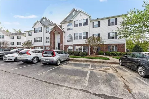 4302 Timberbrooke Dr #1D, Greensboro, NC 27409