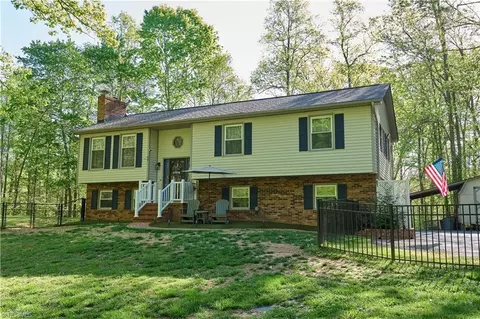 6130 Narrow Way Ln, Winston Salem, NC 27105