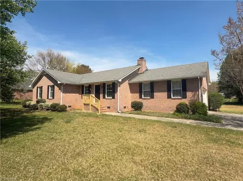 8301 Knight Village Cir, Stokesdale, NC 27357