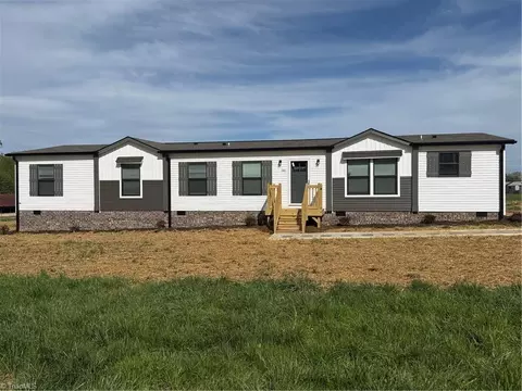 1302 Austin Little Mountain Rd, Ronda, NC 28670