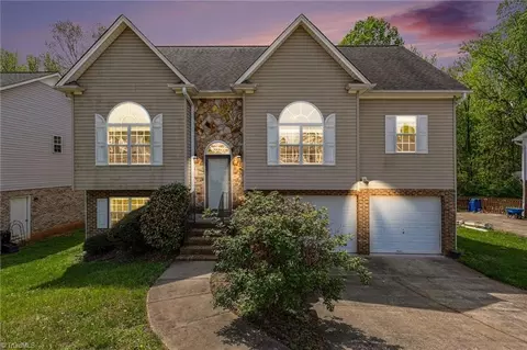 4990 Fiddlers Run Dr, Kernersville, NC 27284