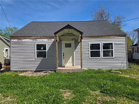 209 6th Ave, Mayodan, NC 27027
