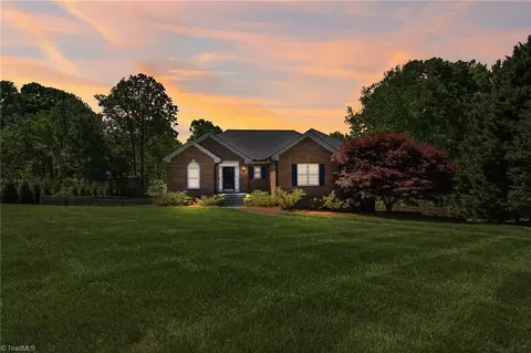 4505 Eden Terrace Dr, Kernersville, NC 27284