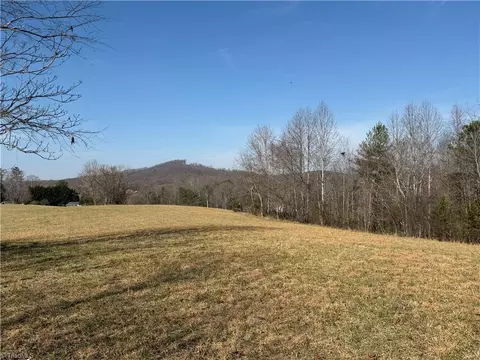 1442 Flippin Rd, Mount Airy, NC 27030