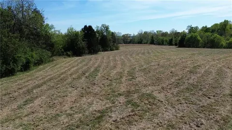 01 Riverside Cir, Eden, NC 27288