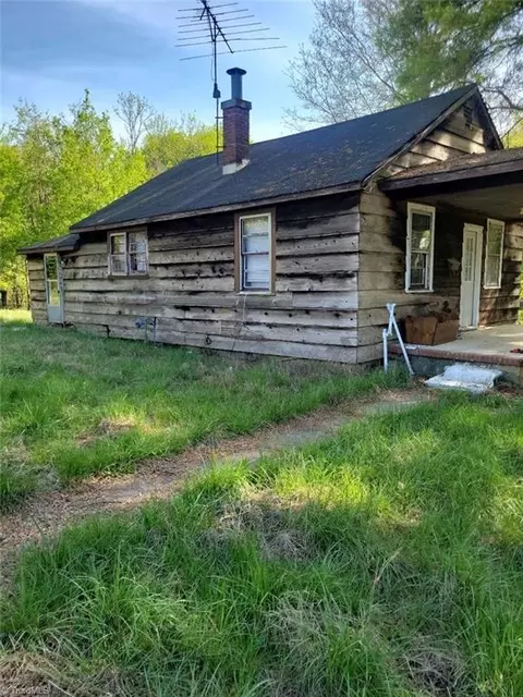 732 Friendly Rd, Eden, NC 27288 photo 3