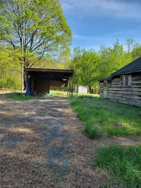 732 Friendly Rd, Eden, NC 27288 photo 2