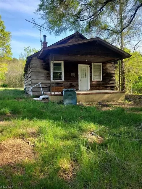 732 Friendly Rd, Eden, NC 27288