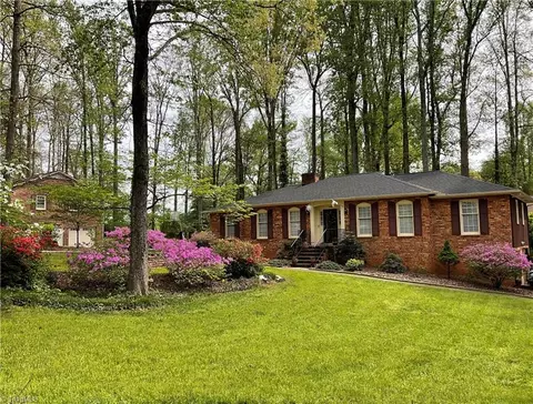 108 Spillsbury Ct, Clemmons, NC 27012