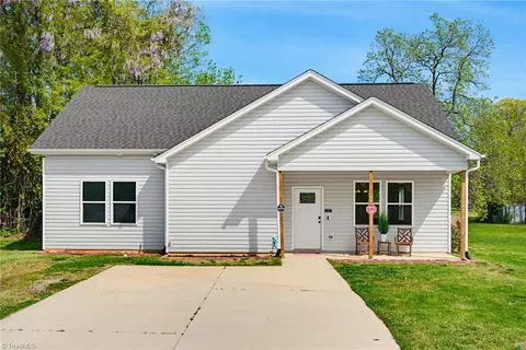 413 Bradley St, Burlington, NC 27215