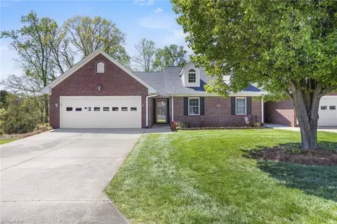 160 Royal View Dr #2, Pinnacle, NC 27043