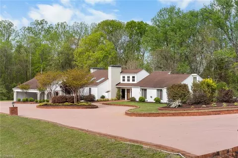 391 Lake Hill Dr, Thomasville, NC 27360